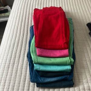 7 pair of colored jeans sold in lot